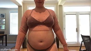 Fatty tries on old clothes