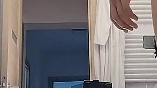 Amateur Wife Shaving Her Pussy in the Shower