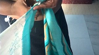 Big MILF Aunty Saree Wearing