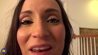 Hot Milf Body Instructor Alyssia Vera Gets The Job Done! - MatureNl