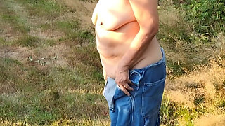 Picking Blackberries, Then I Had to Pee!!