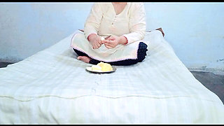 Cutting the fruit and eating the fruit my aunty fruit khati hoi aunty ky sht mazay liye