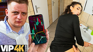 HUNT4K. Fucking dirty sex in the clean WC