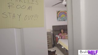 Horny ebony milf masturabtes her wet muff and then she gets nailed by her insolent stepson