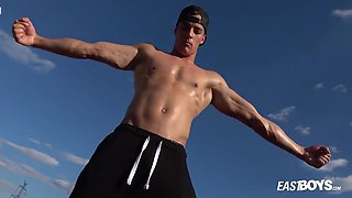 Kent Mills In His Sexy Muscular Twink Body And Jerks Off