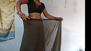 Bhabhi looked very beautiful wearing a black saree, brother-in-law made a mare and hit sister-in-law&#039;s ass loudly and boldl
