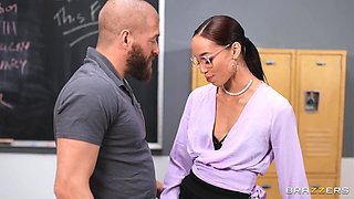 Ebony babe Alexis Tae DP gangbang porn