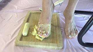 I Crush Bananas with My Beautiful Legs in High Heels