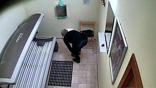 Horny Czech woman caught masturbating at the tanning salon