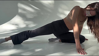stretching goddess yoga tight leggings