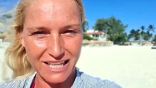 Big ass amateur blonde fucking POV in public