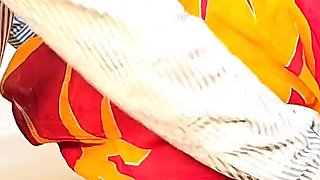 Indian Desi Bhabhi Fucking Delivery Boy in Doggy Style Wearing Saree While Her Husband Is Out of Town