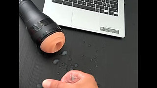 Stranger masturbating to my videos💓
