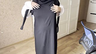 Muslim Woman Masturbates in Hijab