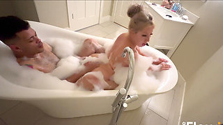 Passionate sex in the bath with hot Veronica Cruz