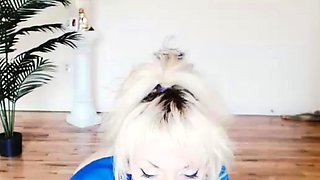 Blonde teen climaxes fingering and using toy in hd