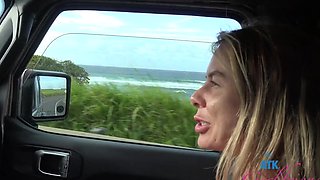 Sexy babe Summer Vixen enjoys sucking a cock in the car