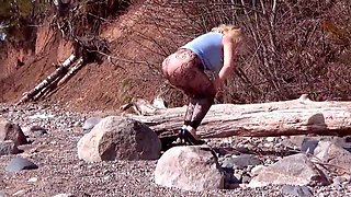 Fishnet pantyhose on big arse