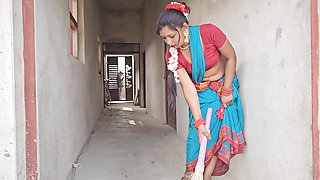 Hot bhabhi ki chudai chut with sari removal