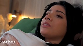 Lesbea lesbian virgin first ever time climax with latin roomie