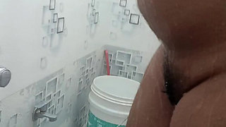 Aunty bathing viral video