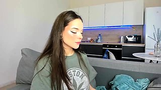 Brunette toys her pussy and ass on cam