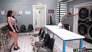 Public laundromat had curvy MILF Jennifer White horny