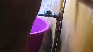 I secretly took a video of my girlfriend taking a bath in the bathroom. She's so beautiful.