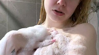 Ebony girl showers her big ass amp masturbating