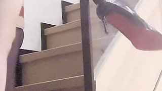 A Sexy Female Secretary with High Heels and Black Stockings Went to Her Boss's House on the Weekend and Was Given a Blowjob