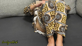 Ibu tunggal Asia menunggu teman laki-lakinya pulang ngentot Istri