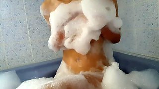 June Liu 刘玥 / spicygum : cute asian schoolgirl practising china massage in bath (jl_002)
