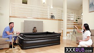 Big bootie beauty enjoys sloppy nailing