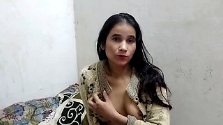 Amateur desi girl Dimpledrecoil3 gets down and dirty in homemade action