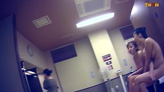 前回の二人組が裸で座って雑談 【神降臨 Vol.111】