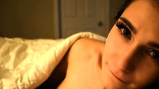 HoloTheWiseWulf – Sister Makes You Cum Under the Covers