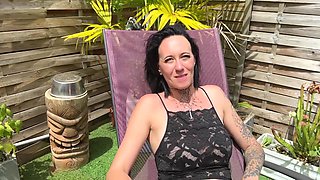 Skyla, 20, the princess and her servant knights! - Jacquie et Michel TV