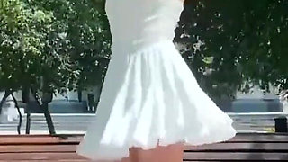 I Like to Walk Along the Street Like a Princess