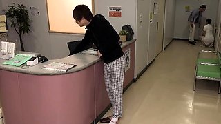 Tiny Japanese babe hardcore spitroasted and she enjoys jizz