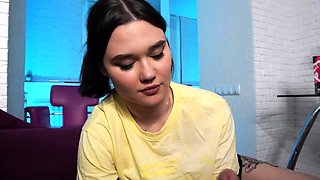 Hot Babe Couldn't Resist Sucking Big Cock for a Messy Facial