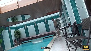 Hunt4k. hunter picked up tart anna rose for nice porn in personal pool