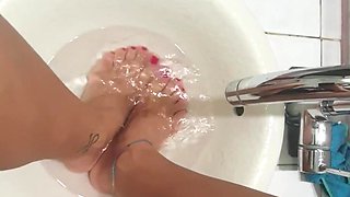 Baking Soda and Sugar Scrub for Soft Feet