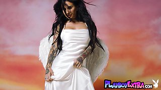 Naked mom angel reveals her luscious side
