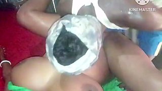 Desi Bhabhi Ki Chut Chat Ke Pani Nikal Diya