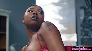 Babe enjoyed hard sex sex with shemale