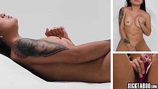 Asian babe Avery Black pleased herself