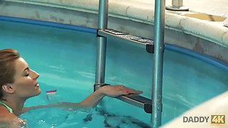 Daddy4k. sesso con dopo la piscina