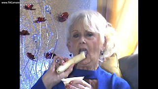 Imagine this banana was your cock - Sparkle