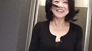 Slutty Japanese MILF Plays with the Vibrator Before Giving a Blowjob