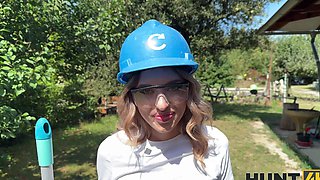 A beautiful woman has sex with her boyfriend outdoors in hd